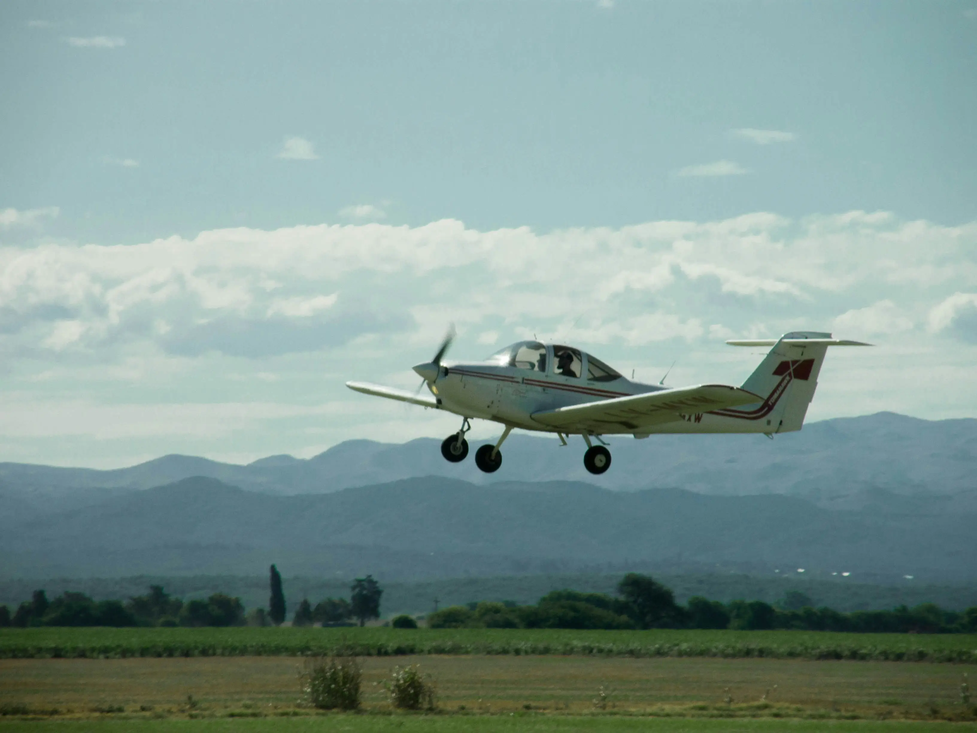 Commercial airplane flying by Miguel Angel Sanz